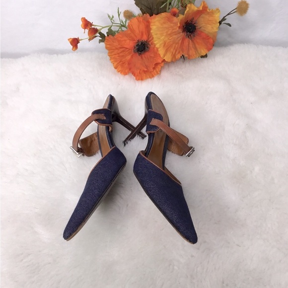 BCBGMaxAzrsria pointy toe Denim sling back Blue heels very cute Size 8B - Picture 4 of 7